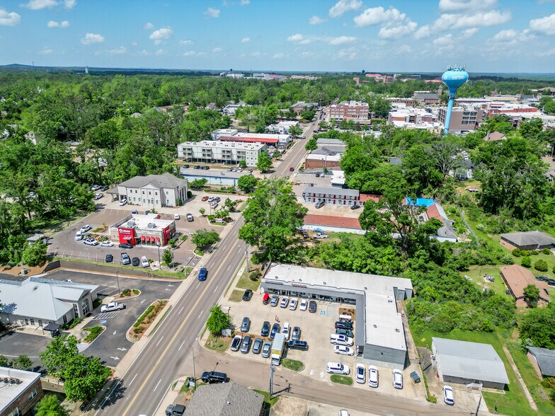 More Photos Of 1525 University Ave, Oxford General Retail For Sale