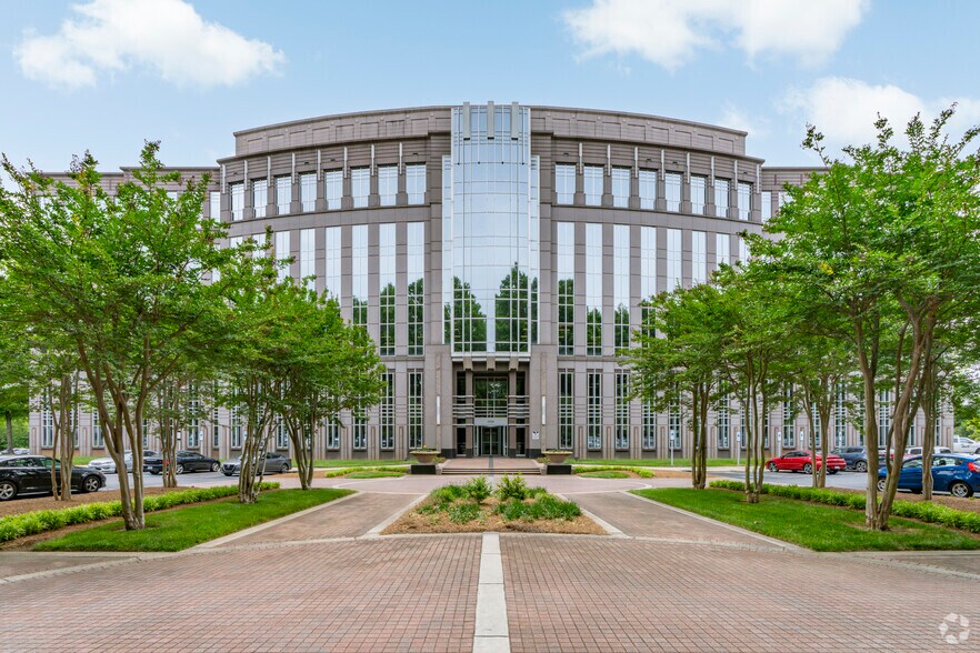 More Photos Of 2550 W Tyvola Rd, Charlotte Office For Lease