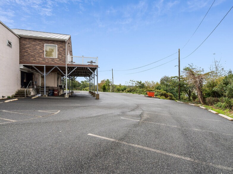 More Photos Of 1495 Farmington Ave, Pottstown General Retail For Sale