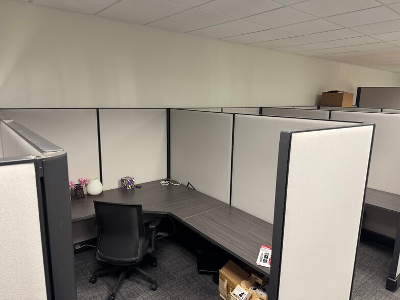 More Photos Of 707 W 700 S, Woods Cross Office For Lease