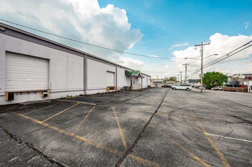 More Photos Of , Nashville Unknown For Sale