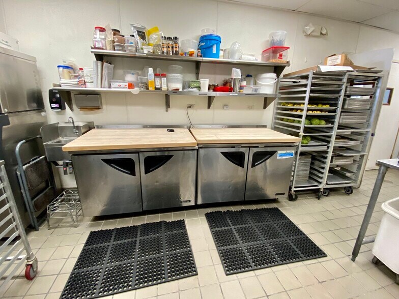 More Photos Of 826 Pico Blvd, Santa Monica Storefront For Sale