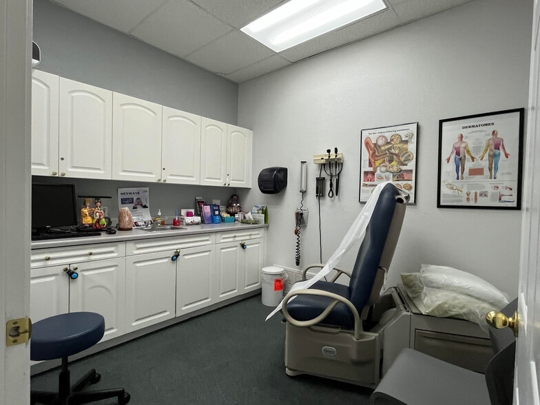 More Photos Of 3106 S W S Young Dr, Killeen Medical For Lease