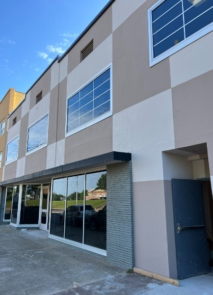 More Photos Of 1253 Texas Ave, Shreveport Showroom For Lease
