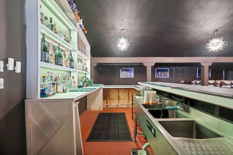 More Photos Of 1517 E Las Olas Blvd, Fort Lauderdale Bar For Lease