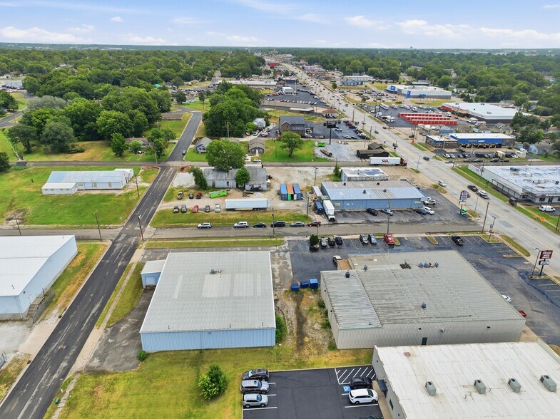 More Photos Of 602 S Michigan Ave, Joplin Freestanding For Lease