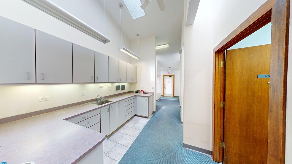 More Photos Of 1600 N Arlington Heights Rd, Arlington Heights Medical For Lease