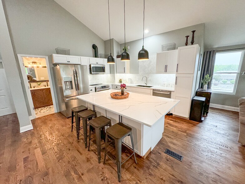 More Photos Of 103 S Jefferson St, Raymore Medical For Sale