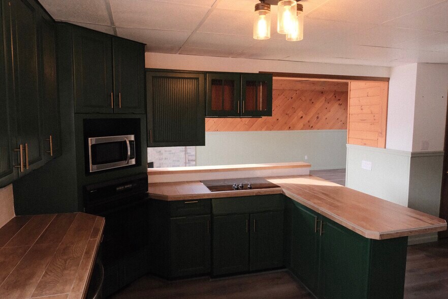 More Photos Of 1052 Centre Tpke, Orwigsburg Flex For Sale
