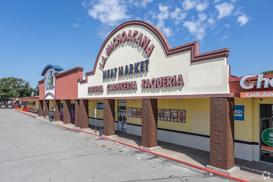 More Photos Of 7049-7061 Lawndale St, Houston Unknown For Lease