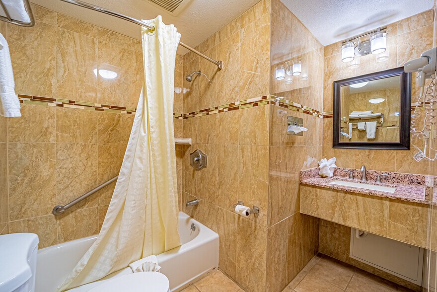 More Photos Of 1349 Idaho St, Elko Hotel For Sale