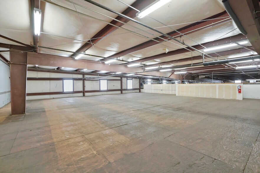 More Photos Of 5757 E 42nd Ave, Denver Warehouse For Lease