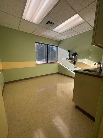 More Photos Of 546 Cromwell Ave, Rocky Hill Medical For Sale