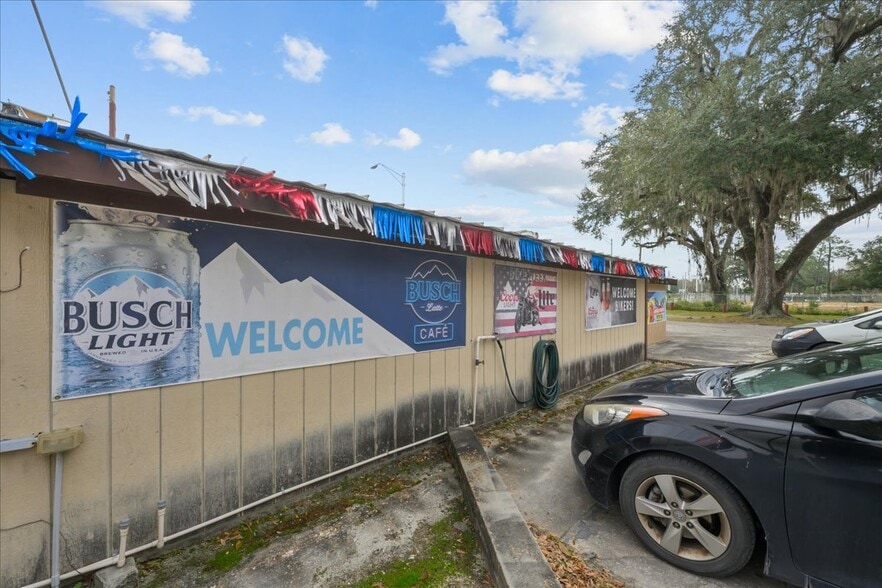 More Photos Of 337 S US Highway 17, East Palatka General Retail For Sale