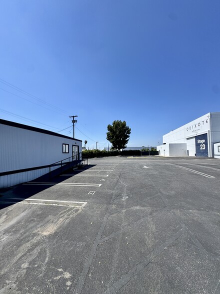 More Photos Of 13951 Saticoy St, Panorama City Movie Radio TVStudio For Lease