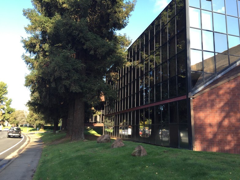 More Photos Of 2335 American River Dr, Sacramento Office For Lease