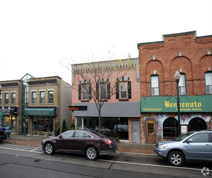 More Photos Of 142 Lakeshore Rd E, Oakville Storefront Retail Residential For Lease