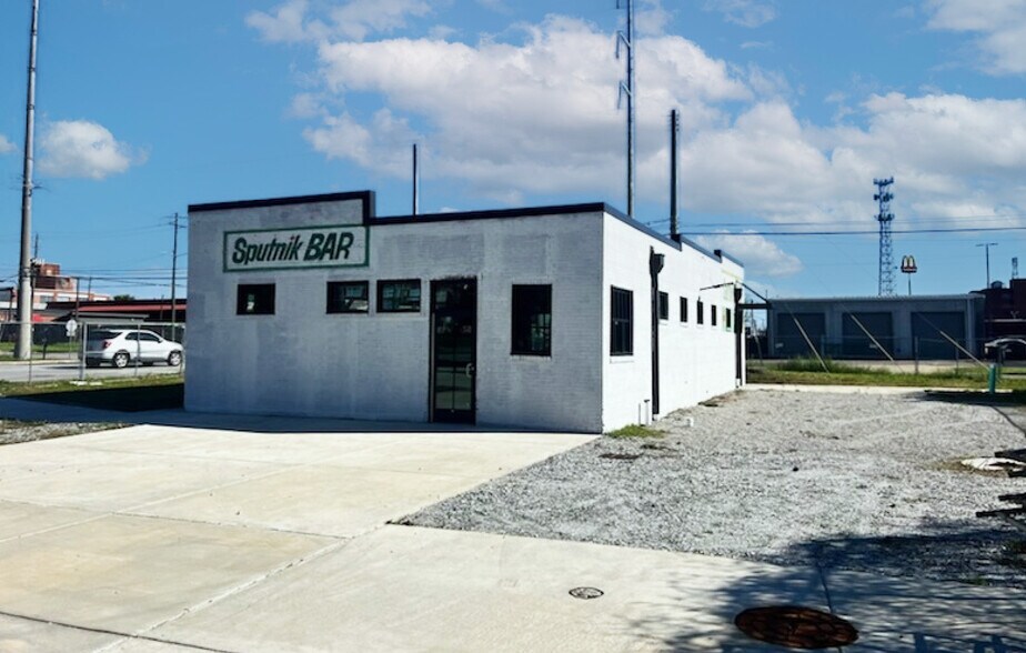 More Photos Of 419 15th St, Columbus Freestanding For Lease