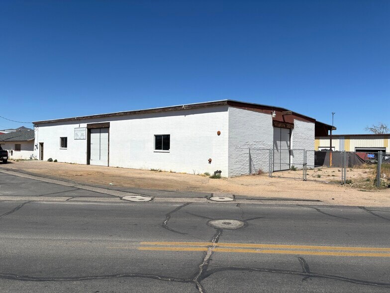 Primary Photo Of 3340 Fox Ave, Kingman Warehouse For Lease