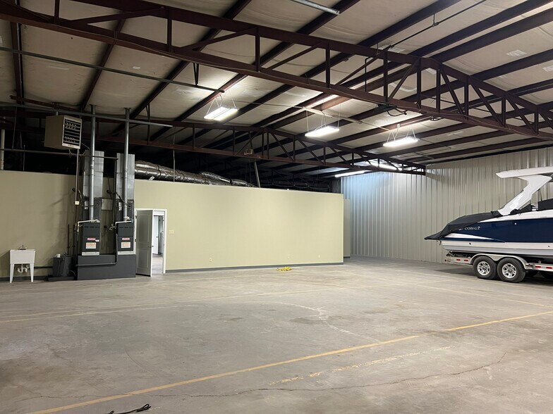 More Photos Of 5671 Pidgeon Roost Rd, Memphis Warehouse For Lease