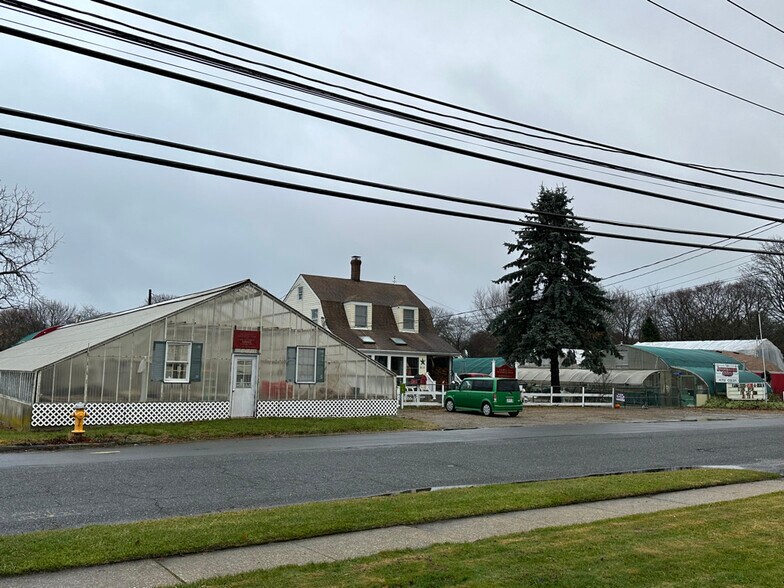 More Photos Of 482 Sylvan Ave, Bayport Garden Center For Sale