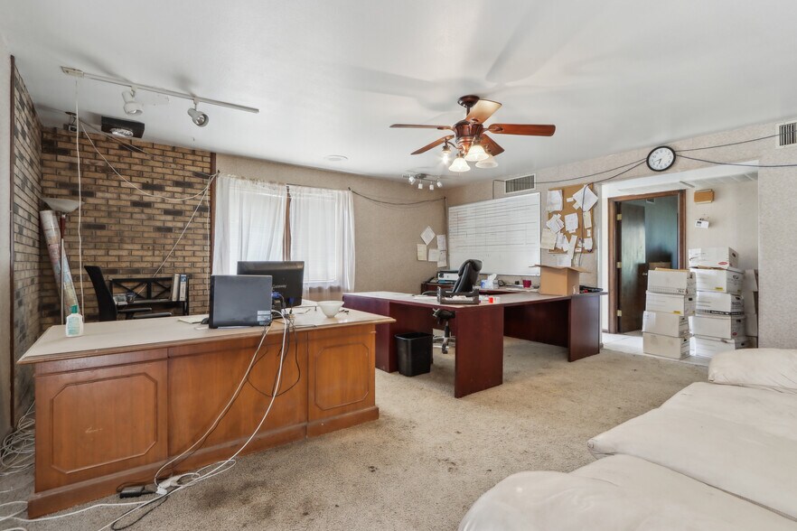 More Photos Of 15901 W Northern Ave, Litchfield Park General Retail For Sale