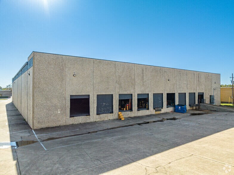 More Photos Of 3505 Garden Brook Dr, Farmers Branch Warehouse For Sale
