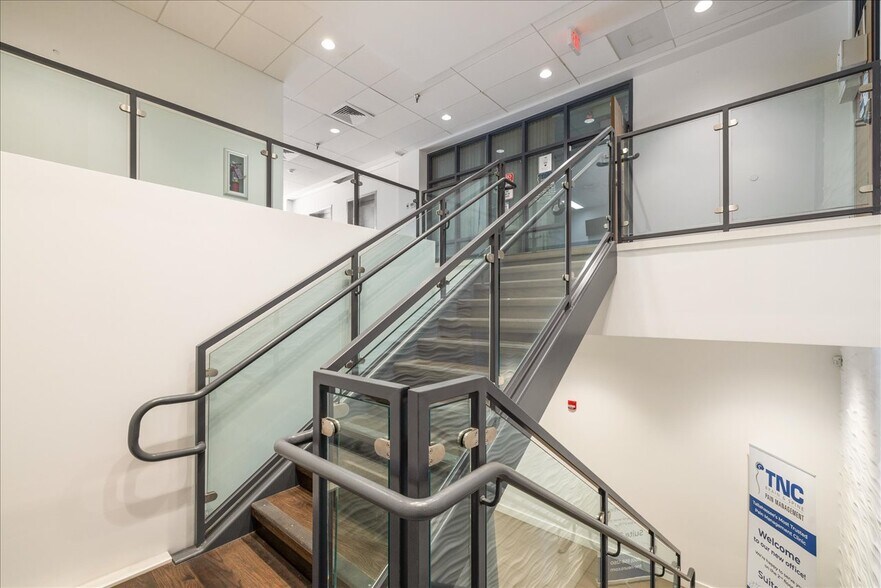 More Photos Of 2160 Capital Cir NE, Tallahassee Medical For Lease