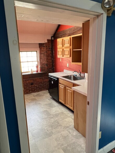 More Photos Of 650 Islington St, Portsmouth Office For Lease