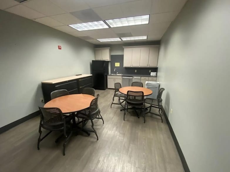 More Photos Of 235 Highlandia Dr, Baton Rouge Office For Lease