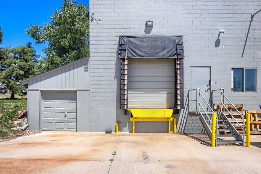 More Photos Of 573 S Arthur Ave, Louisville Warehouse For Sale