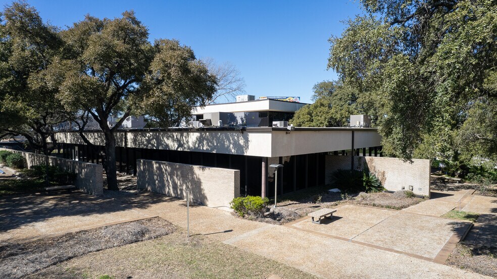 More Photos Of 6224 W Interstate 10, San Antonio Office For Sale