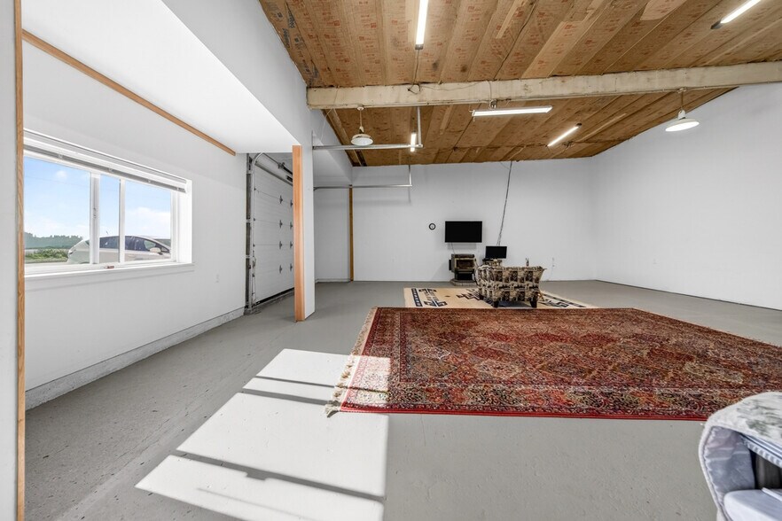 More Photos Of 77231 Highway 101, Gardiner Storefront Retail Residential For Sale