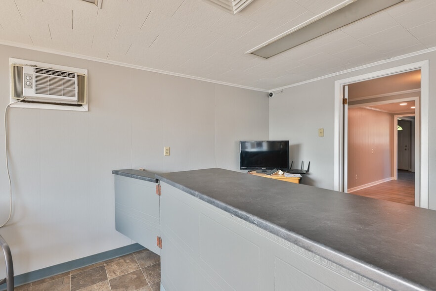 More Photos Of 551 Elm St, Martin Hotel For Sale