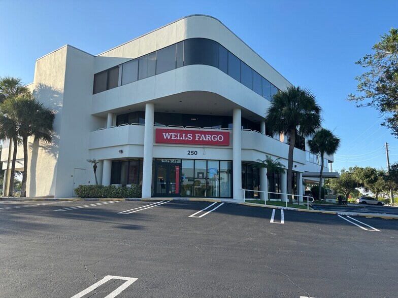 Primary Photo Of 250 Tequesta Dr, Tequesta Office For Lease