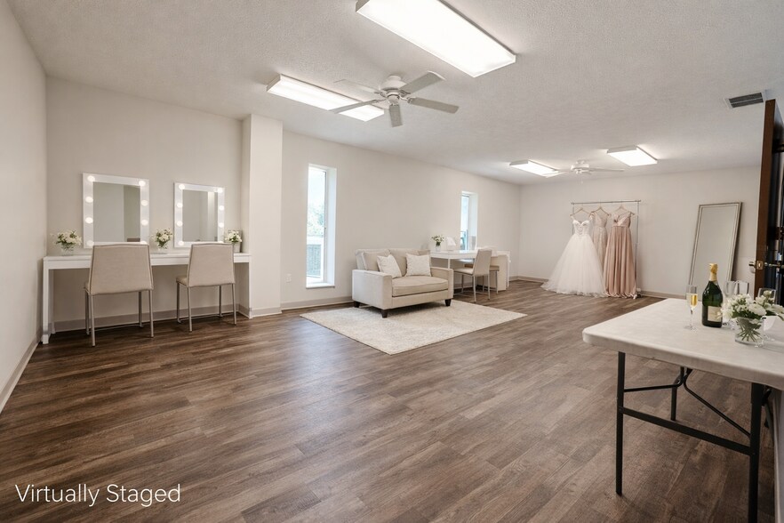 More Photos Of 2509 S 1st St, Terre Haute Showroom For Sale