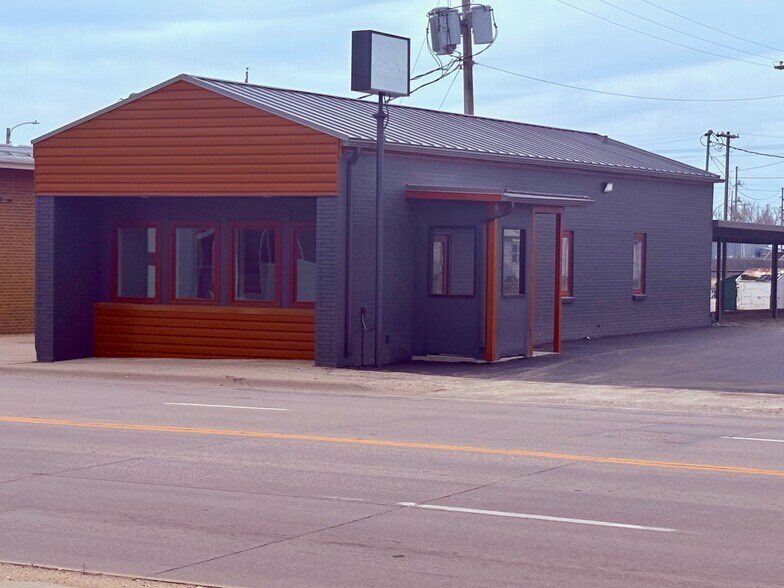 More Photos Of 212 W 1st St, Ogallala Office For Sale