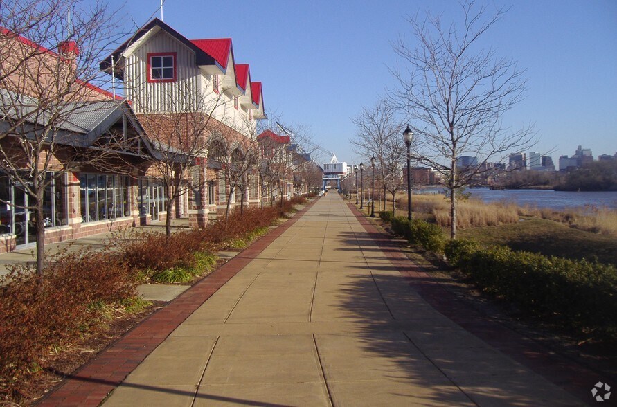 More Photos Of 900-1095 Justison St, Wilmington Storefront Retail Office For Lease