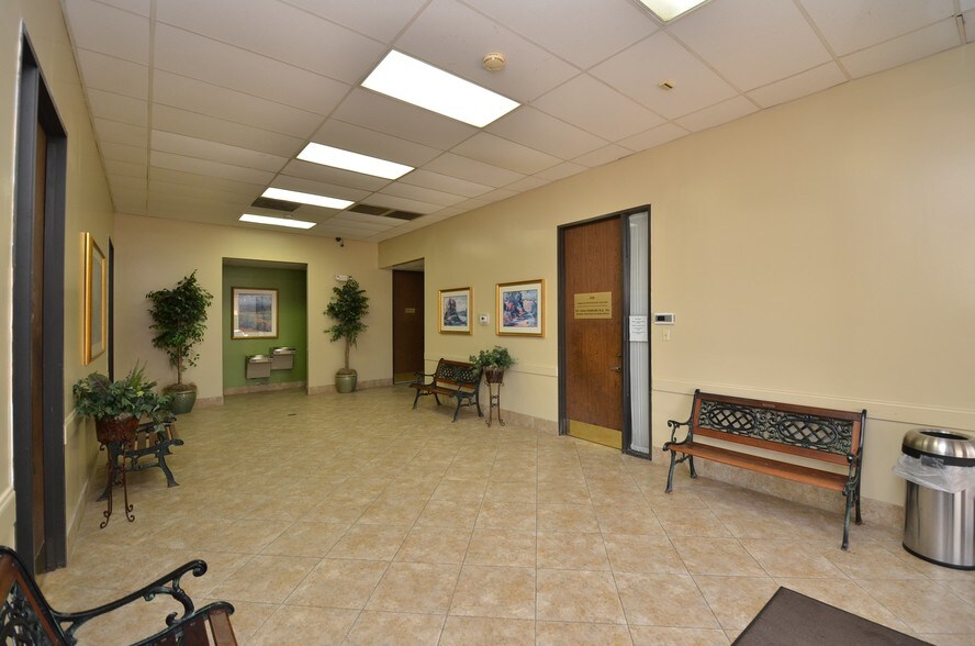 More Photos Of 2424 Hamilton St, Houston Medical For Lease