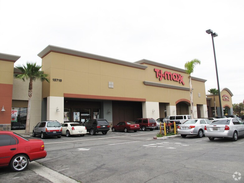 More Photos Of 15713-15727 Downey Ave, Paramount General Retail For Lease