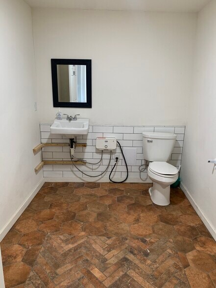 More Photos Of 3001 E Highway 199, Springtown Flex For Lease