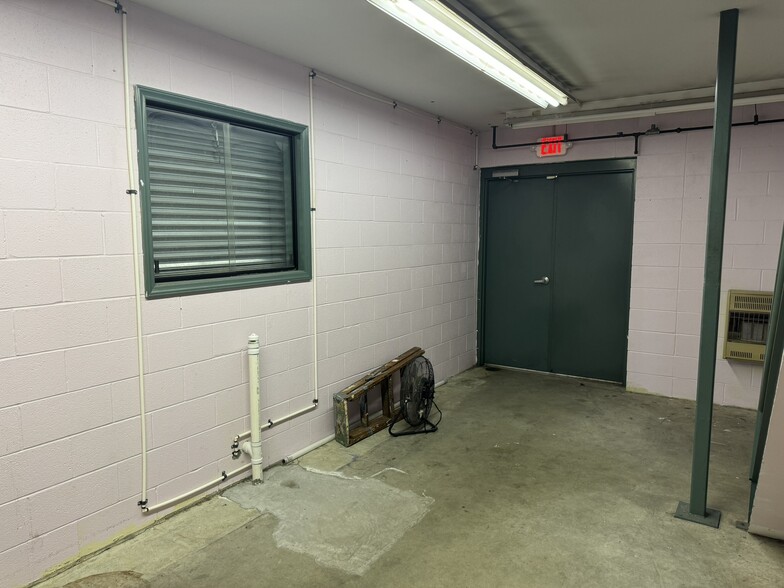 More Photos Of 1212 Battleground Ave, Greensboro Freestanding For Lease