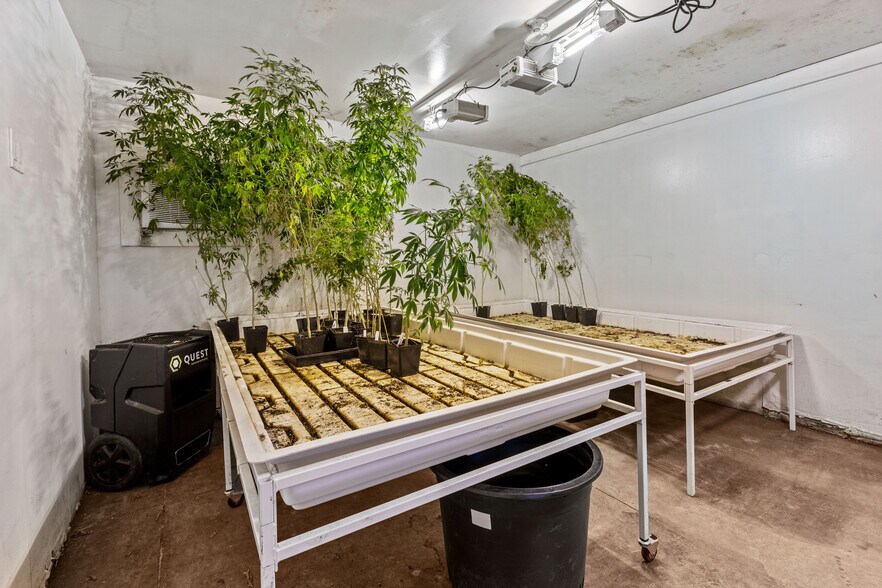 More Photos Of 4300 Young Creek Rd, Ukiah Specialty For Sale