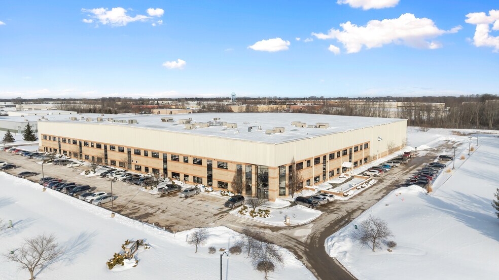 More Photos Of 325 Campus Dr, Aurora Light Manufacturing For Lease