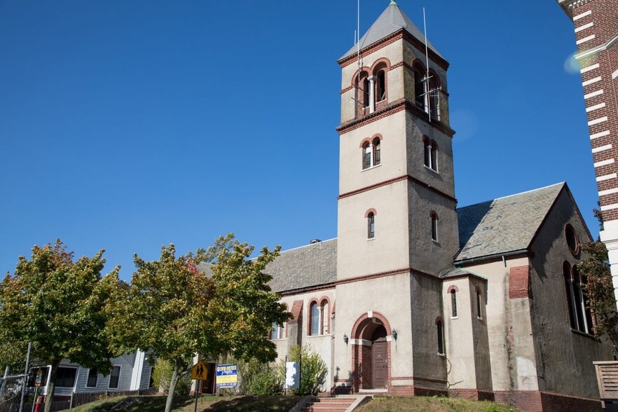 More Photos Of 125 Highland Ave, Somerville Religious Facility For Lease