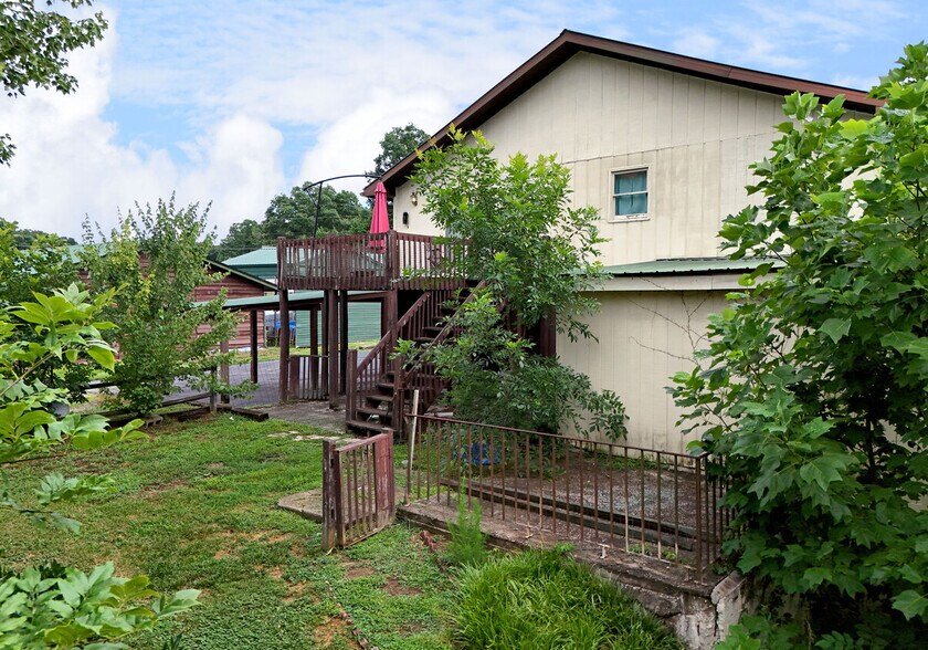 More Photos Of 10 Deer Crossing Trl, Blairsville Office For Lease