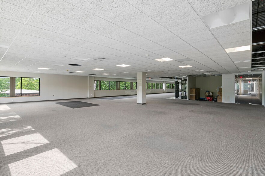 More Photos Of 81 Hartwell Ave, Lexington Office For Lease