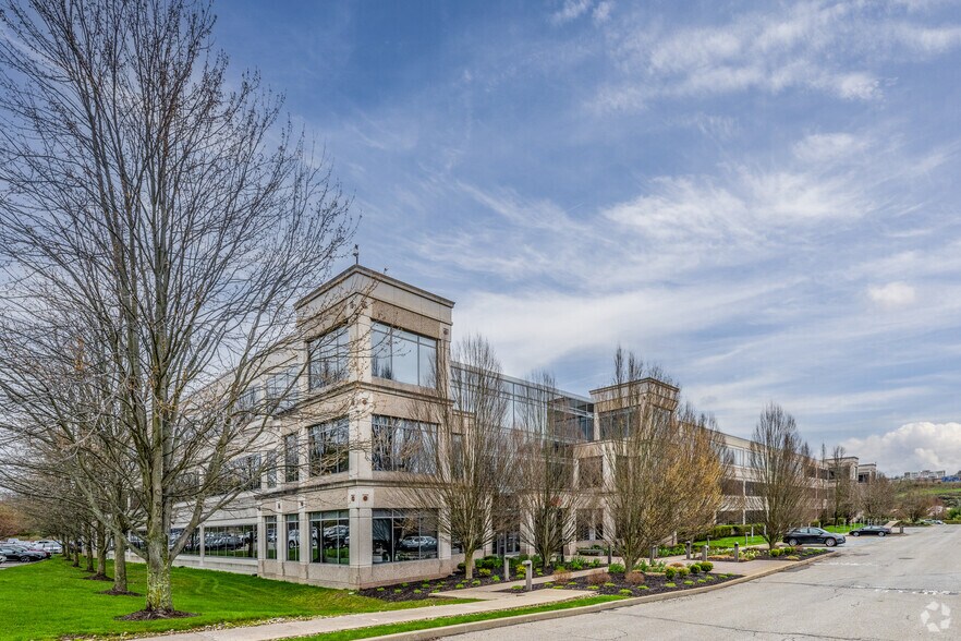 More Photos Of 1000 GSK Dr, Coraopolis Medical For Lease