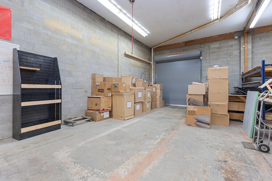 More Photos Of 2253-2265B W Railway St, Abbotsford Warehouse For Lease