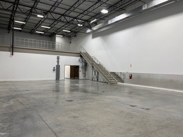 More Photos Of 1100 Lakeside Parkway, Flower Mound Industrial For Lease